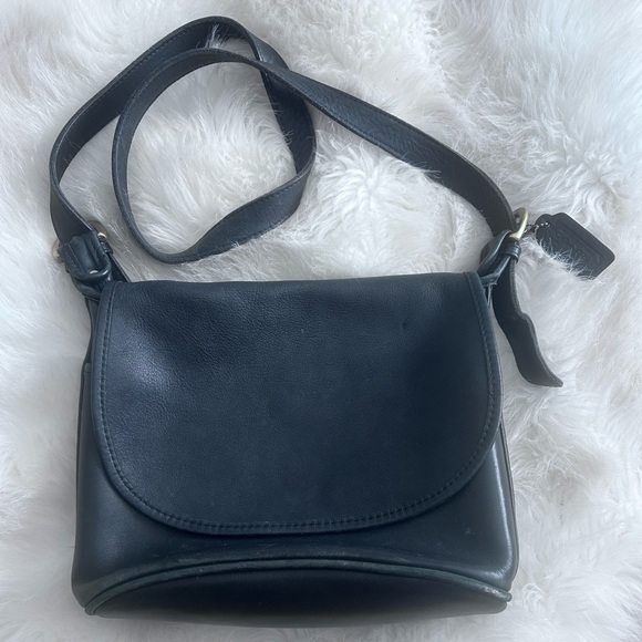 Coach Handbags - Vintage 90's Coach Fletcher #4150 black leather
shoulder/crossbody bag